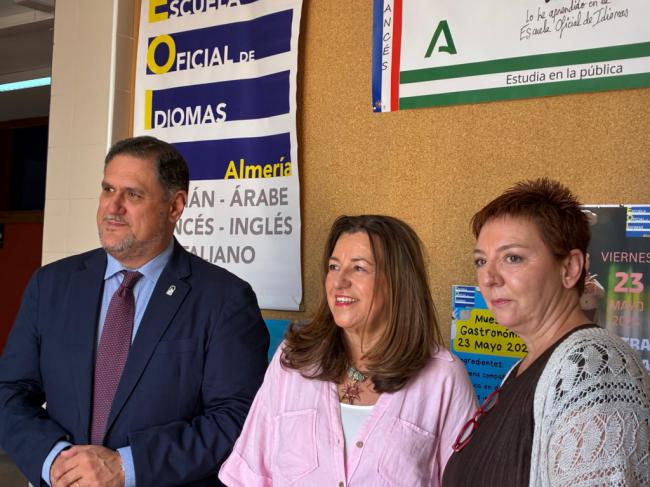 Castillo anuncia que la oferta de idiomas para el curso 25/26 será la mayor de la historia
