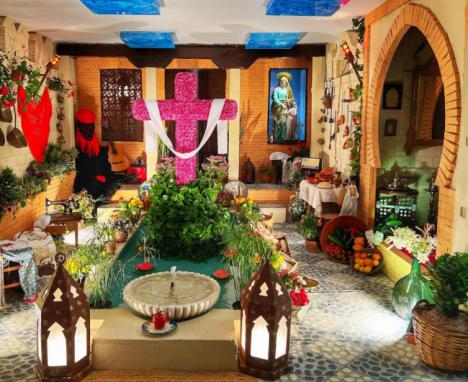 La Alcazaba inspira a la Cruz de Mayo ganadora en la categoría de Asociaciones en Almería