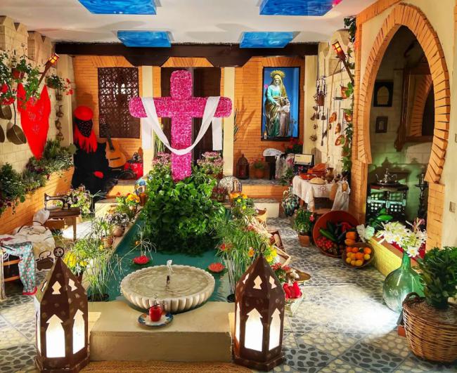 La Alcazaba inspira a la Cruz de Mayo ganadora en la categoría de Asociaciones en Almería
