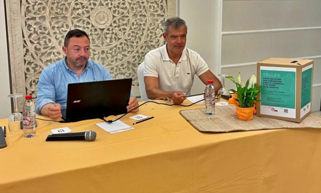 Almería Centro explica a los comerciantes cómo acceder a ayudas