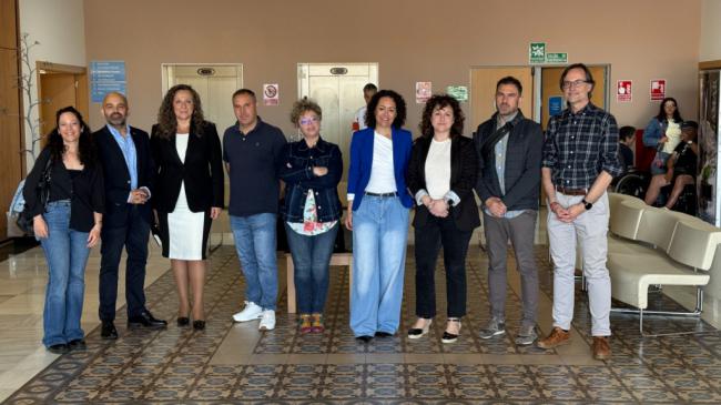 Rebeca Gómez visita el centro de día de la FAAM en Almería