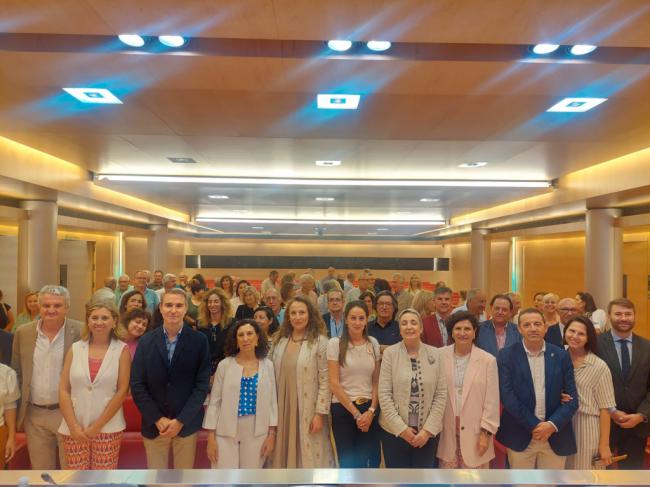 La Junta homenajea a 98 empleados públicos jubilados en 2024