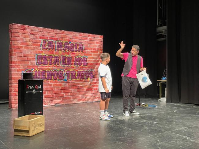 600 escolares aprenden sobre respeto y convivencia con magia