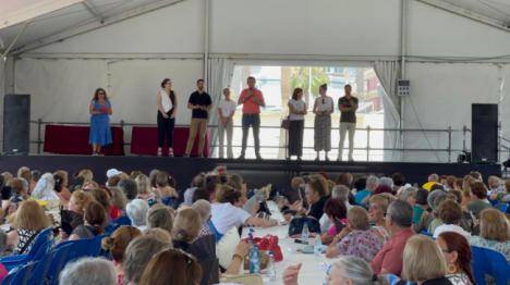 Más de 350 usuarios disfrutan de la gala de cierre de los talleres de Adra