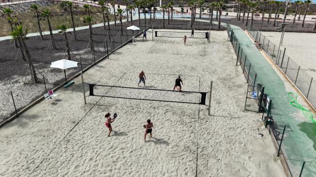 El Ayuntamiento fomenta el tenis playa en el Delta del Andarax