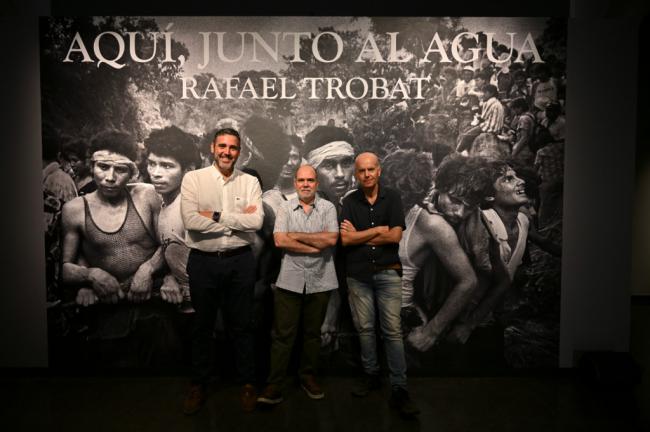 Rafael Trobat regresa al CAF con su obra Aquí, junto al agua