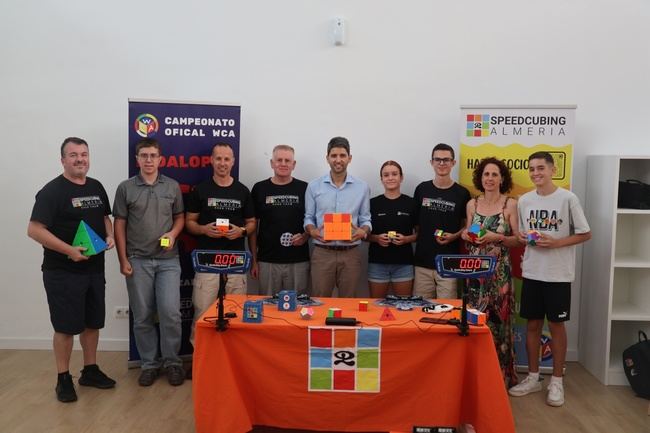 El Ejido acoge una ‘quedada cubera’ en torno al mundo del Cubo de Rubik