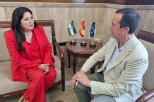 Visita de la cónsul del Ecuador al subdelegado del Gobierno en Almería