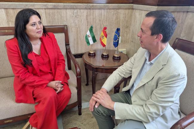 Visita de la cónsul del Ecuador al subdelegado del Gobierno en Almería