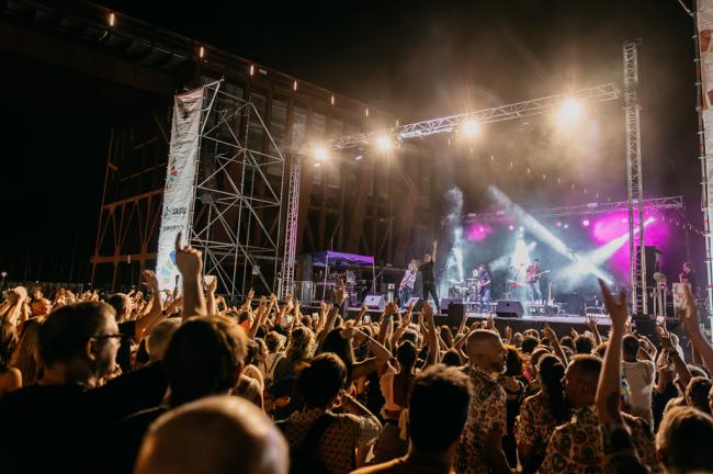 Brillante fiesta de bienvenida de Cooltural Fest
