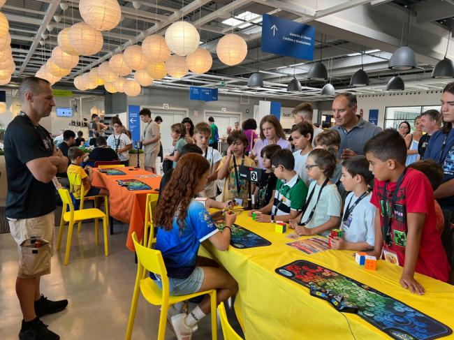 El III Torneo de Speedcubing reúne talento internacional y promesas locales