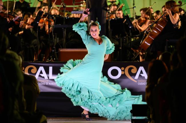 Ritmos del mundo cautivan al público almeriense con la OCAL