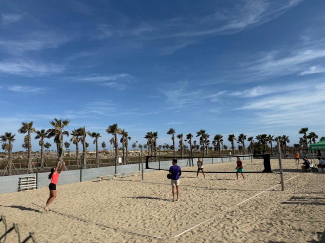 Almería promociona el tenis playa en el Delta del Andarax