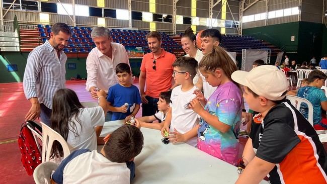 Casi 300 jóvenes participan en el programa 'TecnoTribu' en Adra