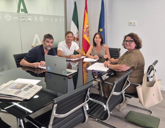 31 servicios diarios conectarán municipios con el campus de la UAL