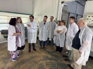 Góngora visita Agrobío para conocer avances en el control biológico