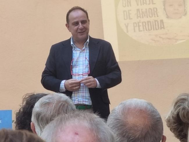 Gaspar González presenta su libro sobre duelo y esperanza