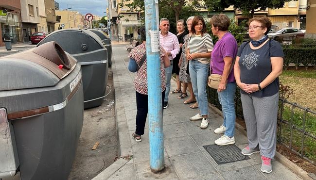 El PSOE expresa la indignación de los vecinos de Regiones por la suciedad
