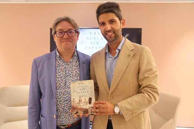 Eloy Cubillo Desvela los Entresijos de su Nueva Novela en El Ejido