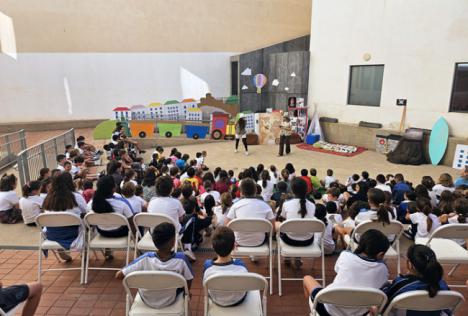 Cientos de estudiantes de Almería celebran el Día de las Bibliotecas con la red municipal