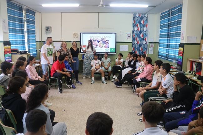 800 escolares aprenden a identificar y ayudar en caso de bullying