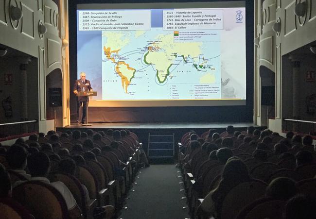 Más de 400 estudiantes de 3º de la ESO participan en las II Jornadas de Cine Naval Joven de Almería