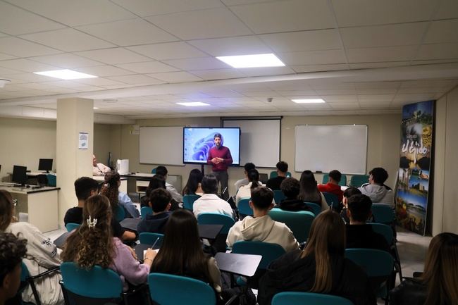 Alumnos del IES Murgi aprenden sobre Gestión Administrativa