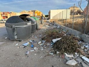 El PSOE propone un plan de choque de limpieza para frenar el creciente deterioro de los barrios