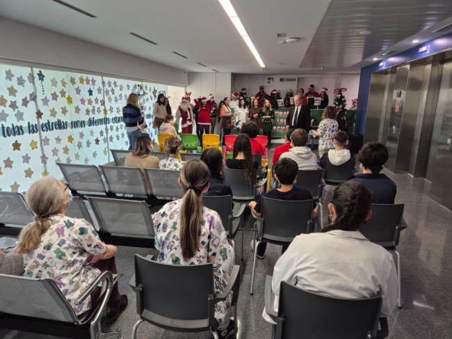 Torrecárdenas arranca su programa navideño en la estancia hospitalaria