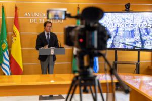 El alcalde de El Ejido destaca que “desde 2011 se ha reducido la deuda de 428 a 98 millones de euros”