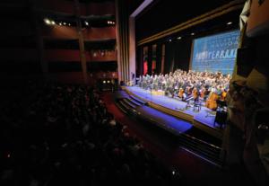 Más de 150 músicos brillan en un viaje musical por el Mediterráneo