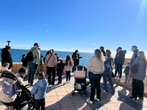 El Aula del Mar invita a pasear por la belleza marinera de Roquetas en una visita teatralizada el sábado