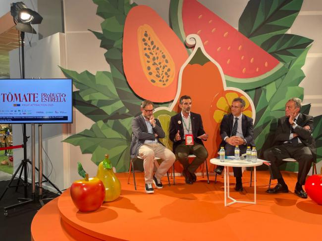 Fernández-Pacheco defiende en Fruit Attraction una PAC fuerte y común para garantizar la sostenibilidad del sector del tomate