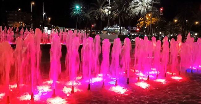 Almería se tiñe de morado por las víctimas de la violencia de género