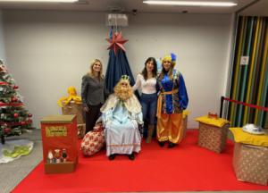 El Rey Mago Gaspar trae ilusión y alegría a Roquetas en su visita al Aula del Mar