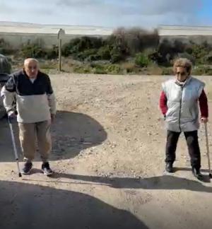 Vecinos de la calle Vela de El Alquián denuncian el pésimo estado del acceso a su viviendas