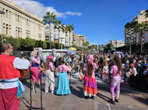 Almería se rinde al ingenio y la fiesta con el inicio del Carnaval en la calle