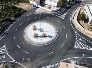 La nueva vía de servicio y rotonda de acceso a Alhama de Almería entra en servicio