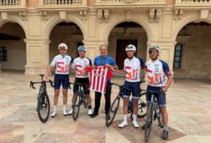 Almería se suma a la pedalada solidaria por la pequeña Elenita