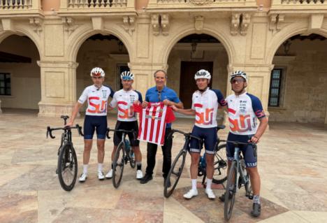 Almería se suma a la pedalada solidaria por la pequeña Elenita
