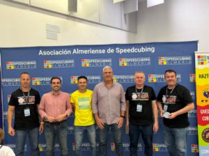 60 participantes de todo el mundo compiten en el Campeonato de Speedcubing