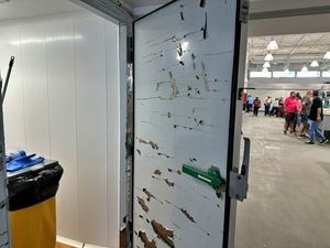 Mercado de Los Ángeles: reforma incompleta y carencias evidentes