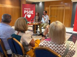 Narbona visita Almería el mismo día en que el Consejo Consultivo avala el derribo del hotel Algarrobico