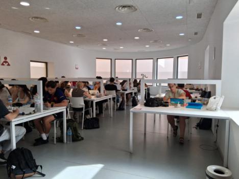 Almería facilita el estudio nocturno con más de 200 plazas veinticuatro horas