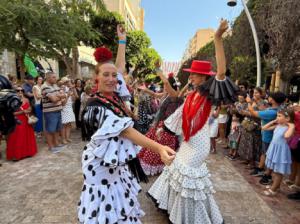 El Paseo de Almería se convierte en una pista de baile con más de 250 participantes