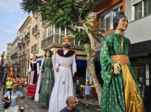 La diana y charanga de Gigantes y Cabezudos alegra la mañana en distintos barrios