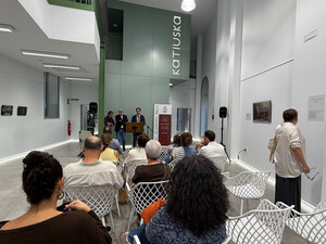 Olmo Calvo gana el X Premio de Fotografía ‘Carlos Pérez Siquier’ con la serie ‘Artículo 47’