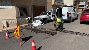 Refuerzan los trabajos de limpieza de imbornales de Adra