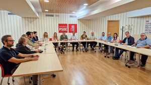 El PSOE advierte de que PP y Vox amenazan con pasar la motosierra al Estado del bienestar
