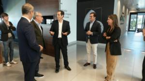 El consejero Nieto pone a Cosentino como referente en la integración de la IA en la industria andaluza